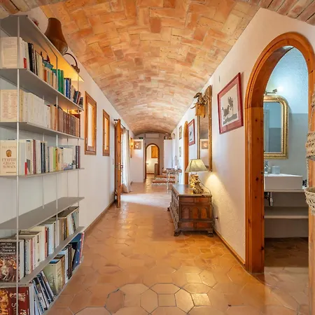 Romana Villa *